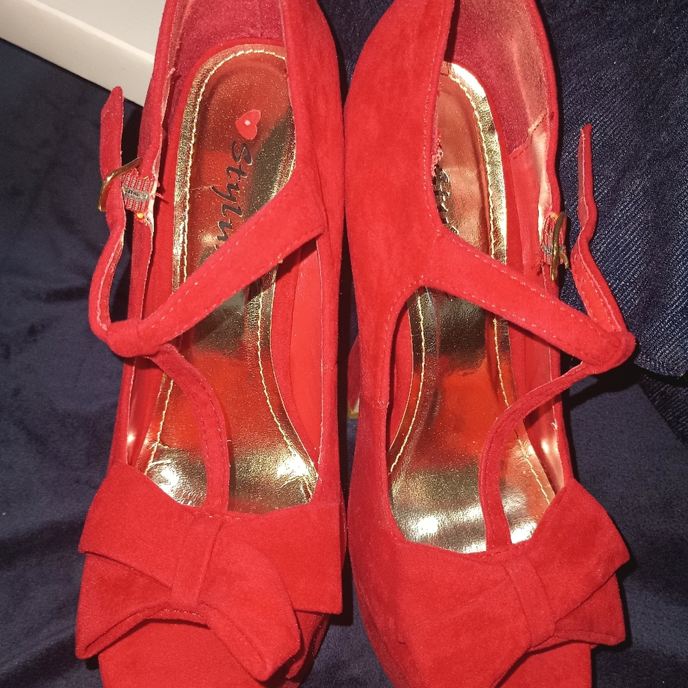 Shoes - Picture 2 of 3